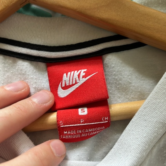 Women’s Nike tee - Picture 3 of 3